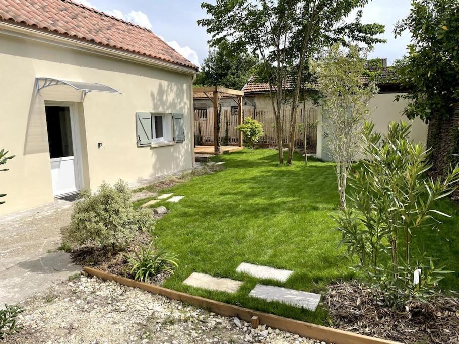 Petite Maison Avec Jardin Au Calme フロワラック エクステリア 写真