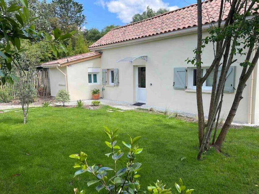 Petite Maison Avec Jardin Au Calme フロワラック エクステリア 写真