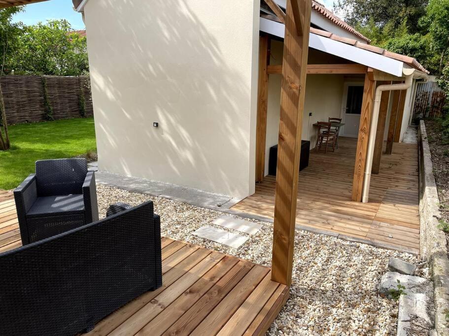 Petite Maison Avec Jardin Au Calme フロワラック エクステリア 写真